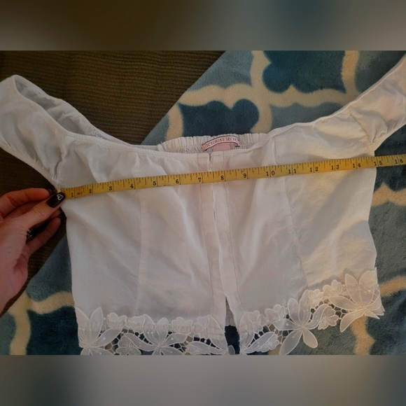 VS Cute Crop Top - Picture 2 of 7